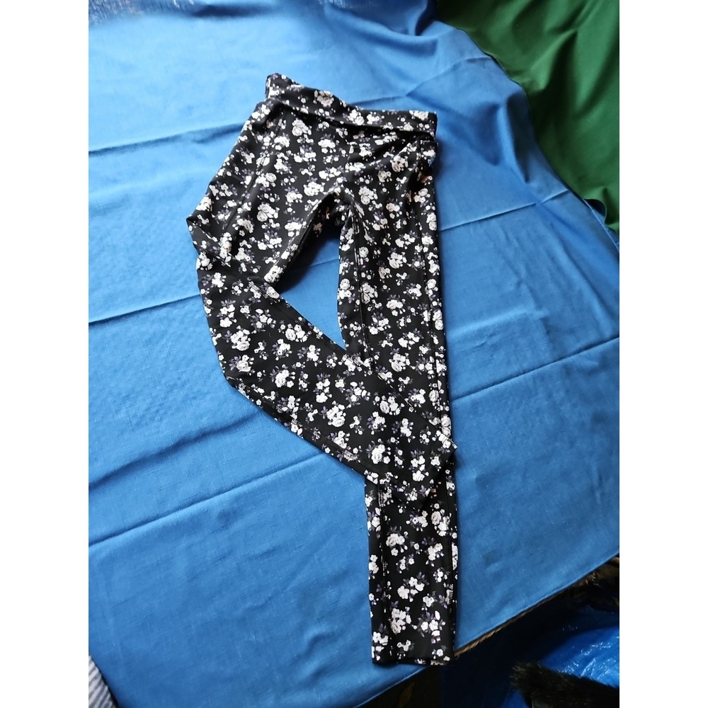 Victoria's Secret Pink Ultimate Legging SPRING FLORAL Flower Yoga Pant XS‎ - Picture 2 of 8